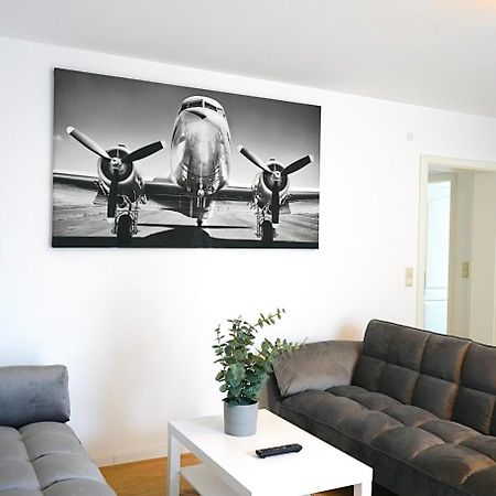 Stilvolles Apartment In Stadtnaehe-Parkplatz- 4 Personen- Balkon Wolfsbourg Extérieur photo