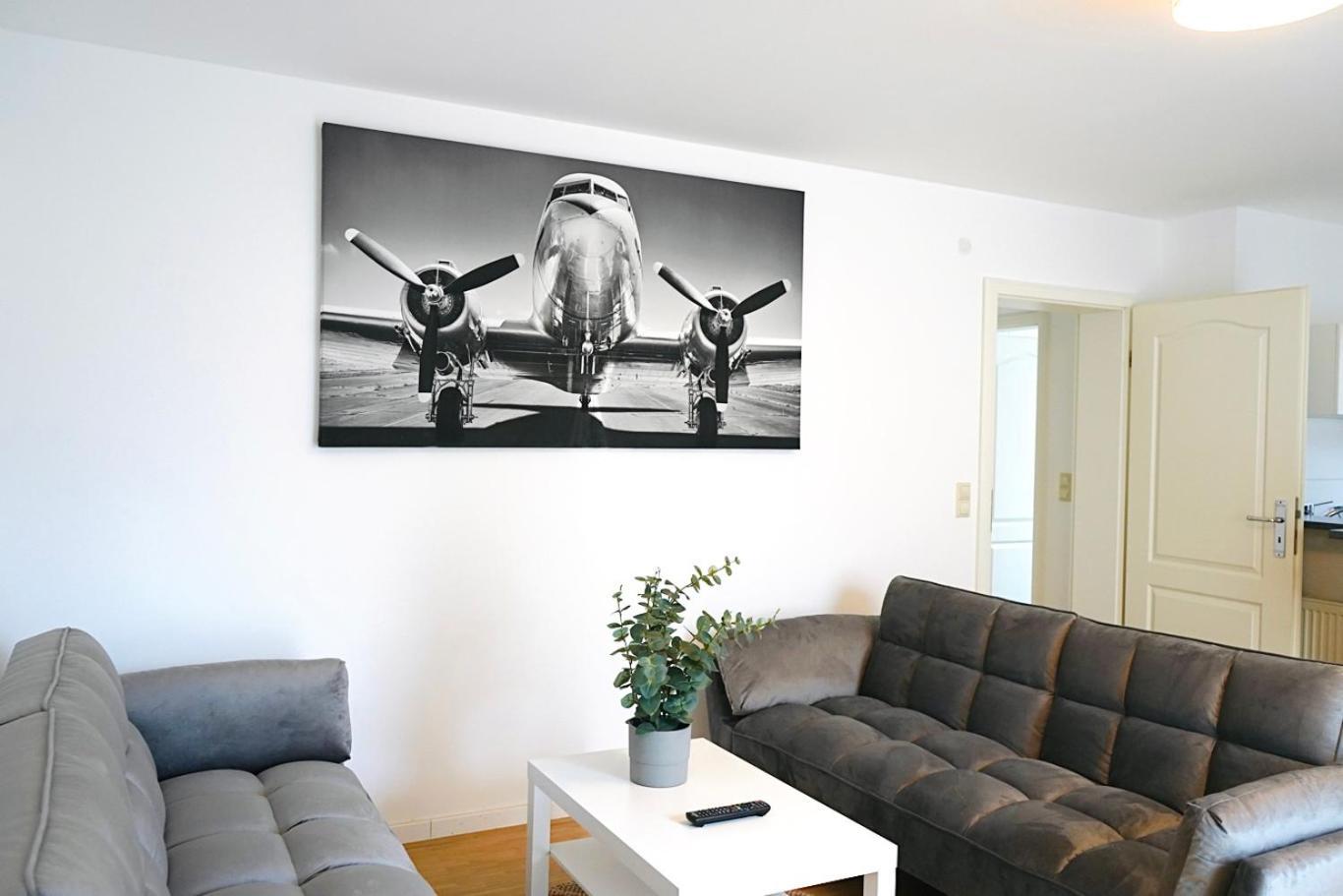 Stilvolles Apartment In Stadtnaehe-Parkplatz- 4 Personen- Balkon Wolfsbourg Extérieur photo
