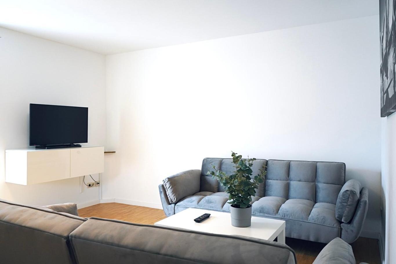 Stilvolles Apartment In Stadtnaehe-Parkplatz- 4 Personen- Balkon Wolfsbourg Extérieur photo