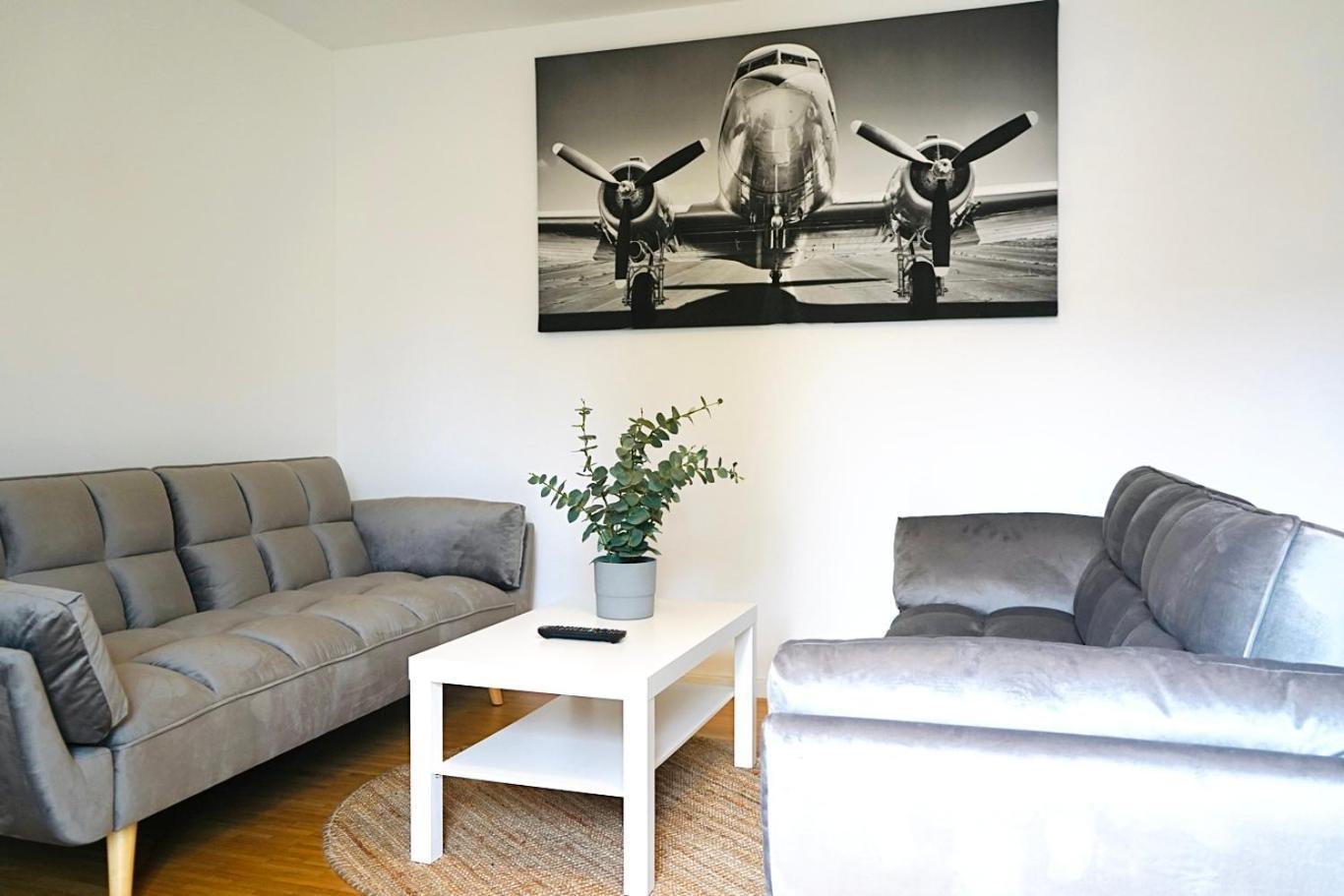 Stilvolles Apartment In Stadtnaehe-Parkplatz- 4 Personen- Balkon Wolfsbourg Extérieur photo