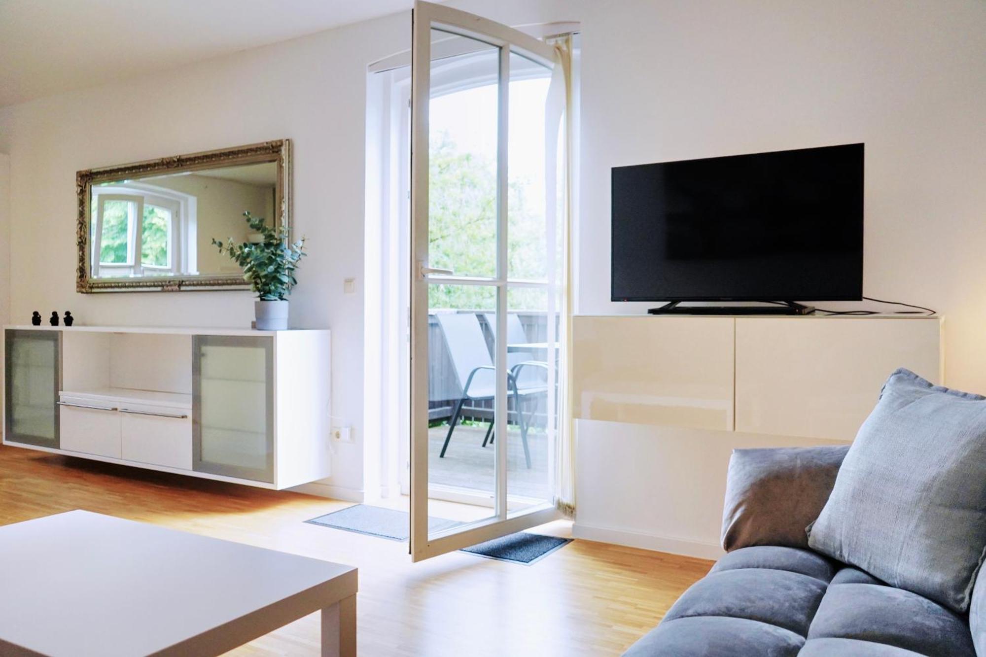 Stilvolles Apartment In Stadtnaehe-Parkplatz- 4 Personen- Balkon Wolfsbourg Extérieur photo