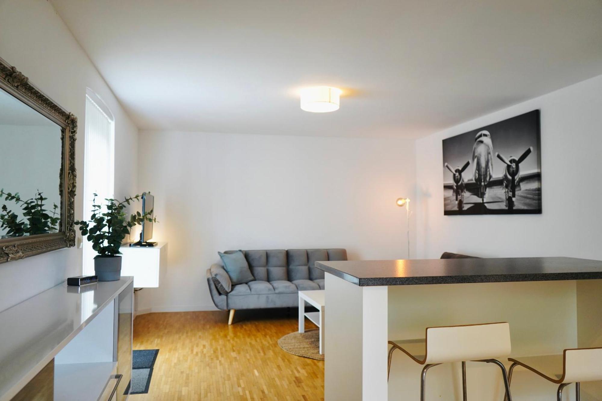 Stilvolles Apartment In Stadtnaehe-Parkplatz- 4 Personen- Balkon Wolfsbourg Extérieur photo