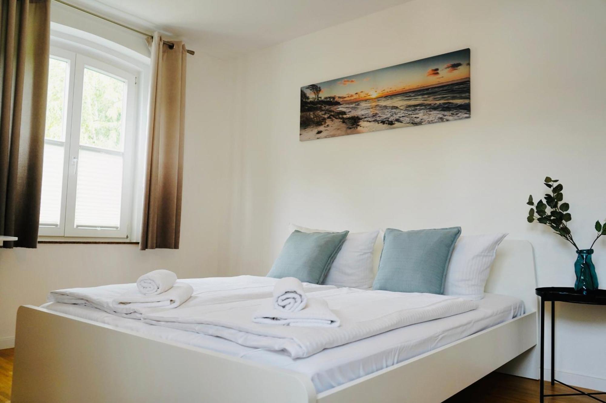 Stilvolles Apartment In Stadtnaehe-Parkplatz- 4 Personen- Balkon Wolfsbourg Extérieur photo