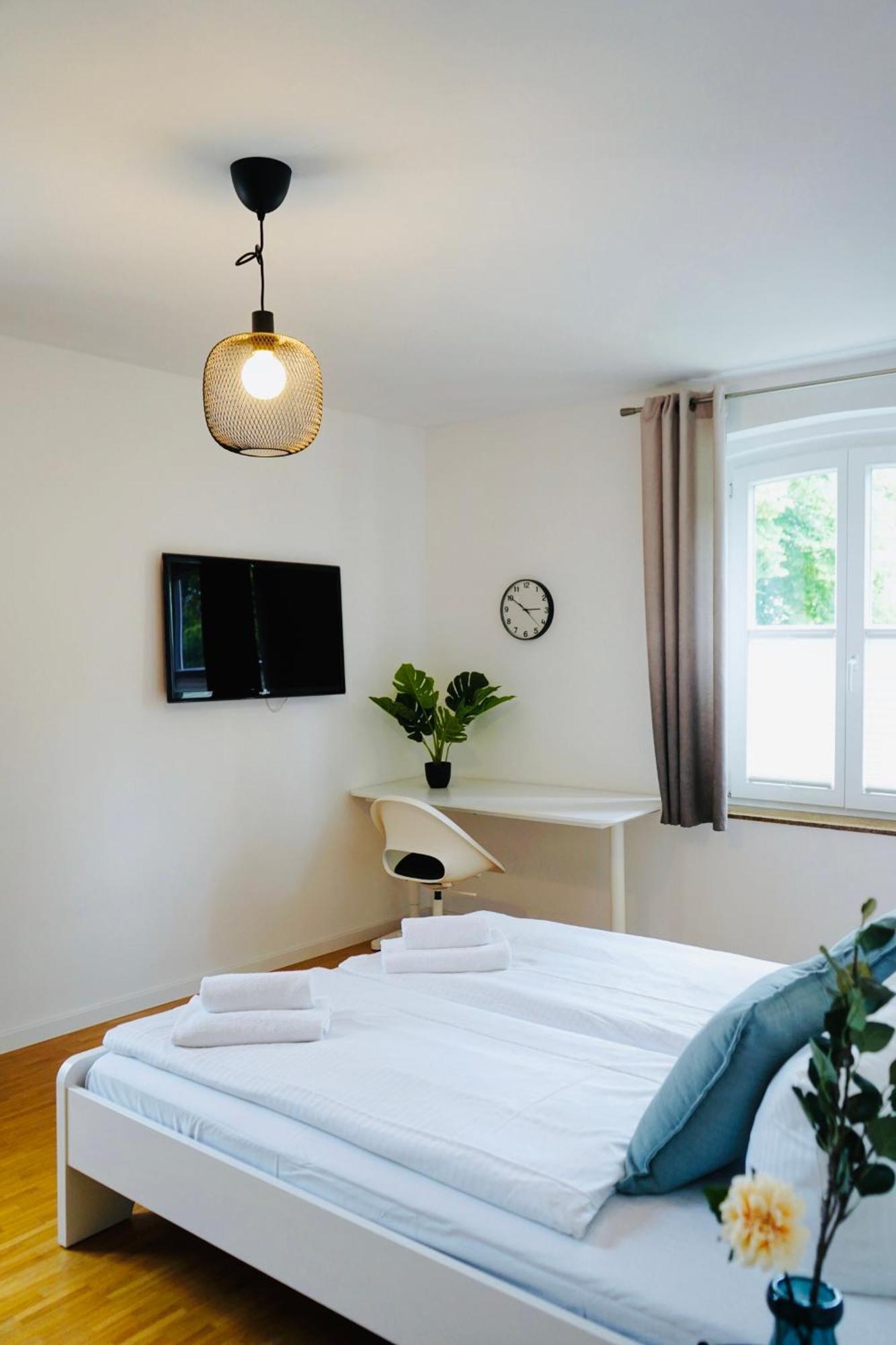 Stilvolles Apartment In Stadtnaehe-Parkplatz- 4 Personen- Balkon Wolfsbourg Extérieur photo