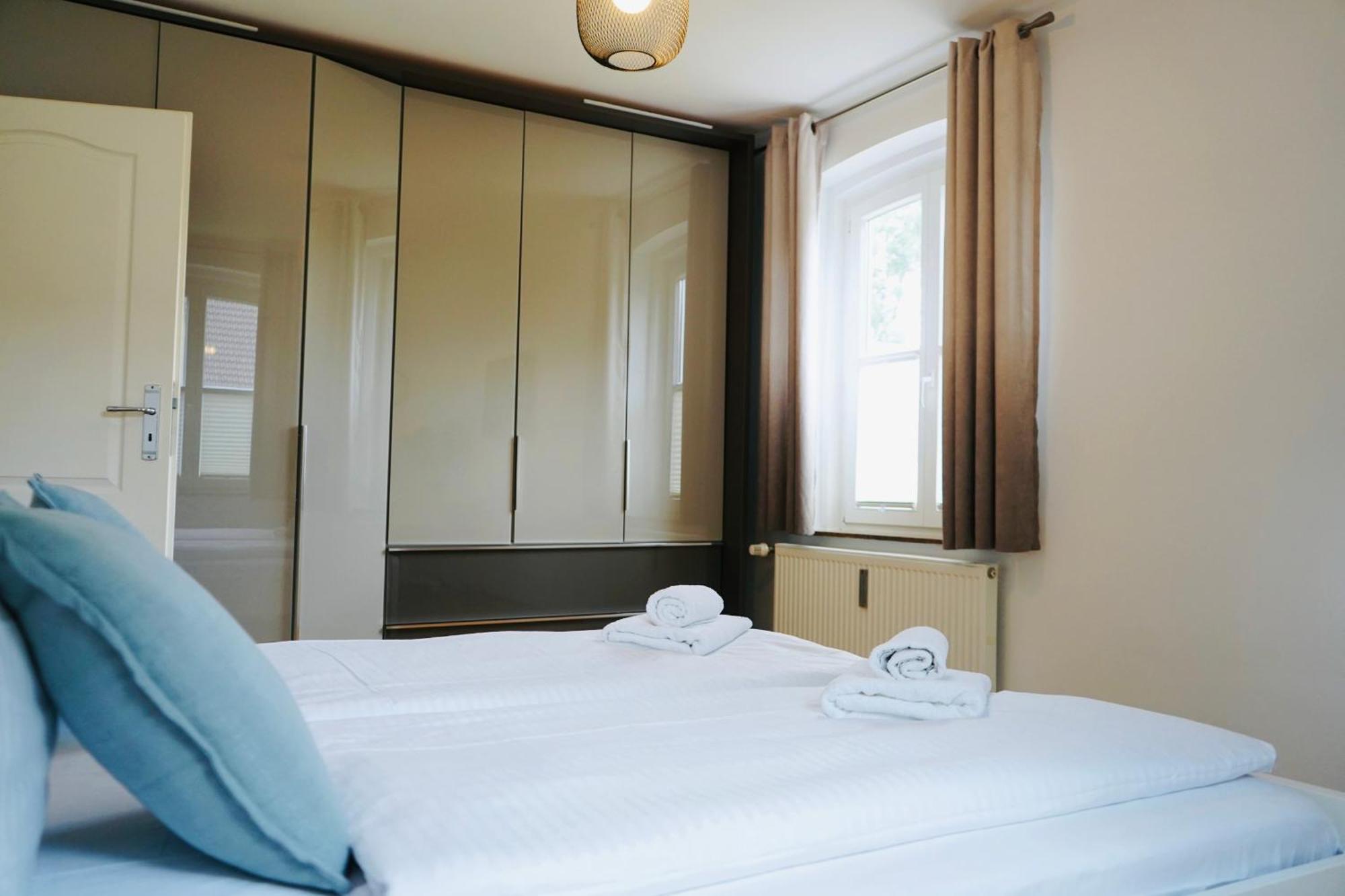 Stilvolles Apartment In Stadtnaehe-Parkplatz- 4 Personen- Balkon Wolfsbourg Extérieur photo
